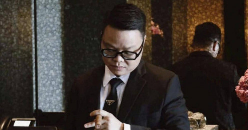 Két sắt của Mr Hunter có gì?