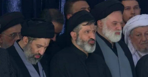 Ba con trai dự tang lễ, Mojtaba Khamenei vẫn "biệt tăm"