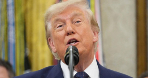 Ông Trump nguy cơ khuấy 'bão chính trị' vì tấm thẻ đỏ của Balogun