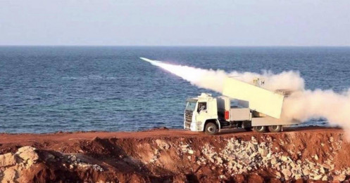 Iran công bố khoảnh khắc phóng tên lửa về phía căn cứ Mỹ