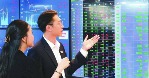 Quỹ ngoại tỷ USD lộ "bài"
