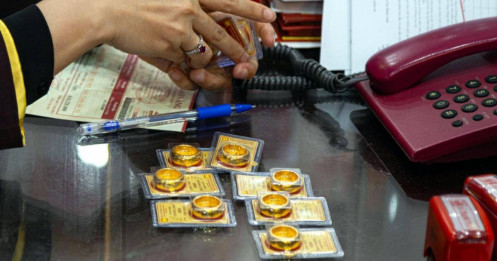 Vàng giảm, chênh lệch vẫn cao