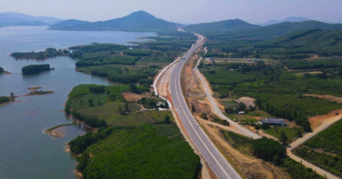 Thu phí 5 đoạn cao tốc Bắc Nam qua miền Trung từ 15/7