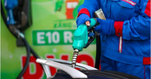 Giá xăng E10 lên hơn 20.000 đồng một lít