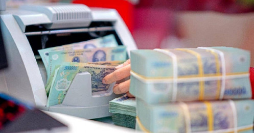 Áp lực vốn đè nặng lãi suất