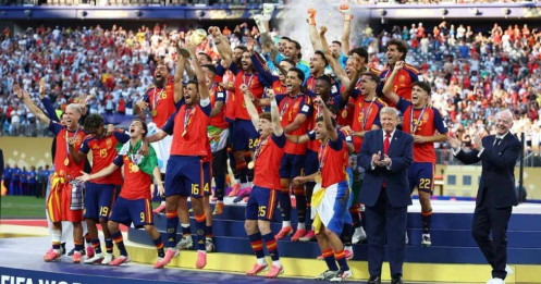 FIFA cắt hình ông Trump khỏi bức ảnh nhà vô địch World Cup