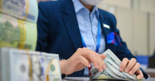 Lãi vay vượt 10%, áp lực thanh khoản ngân hàng gia tăng