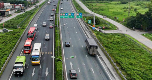 Cục CSGT đề xuất không cho mượn làn ngược chiều để vượt xe