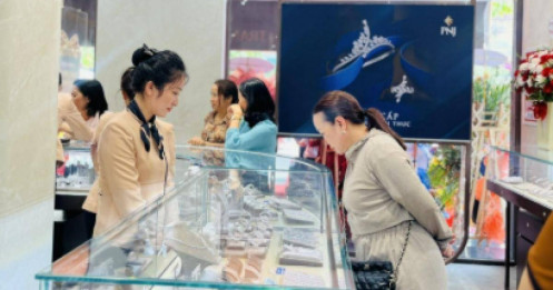 Bán vàng PNJ: Muốn nhận tiền ngay phải chấp nhận mất triệu đồng?