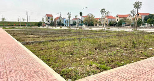 Đất nền giảm sâu, cơ hội còn không?