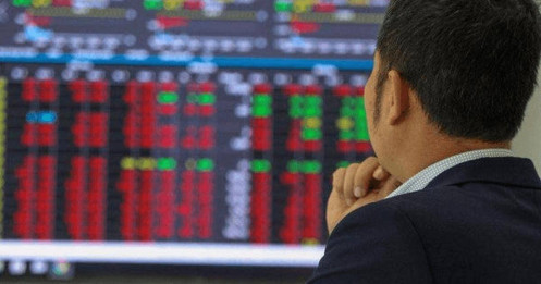 Dòng tiền nâng hạng gọi tên ai?
