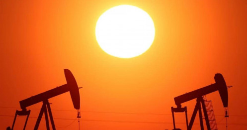 Dầu bật tăng 5% vì căng thẳng Hormuz