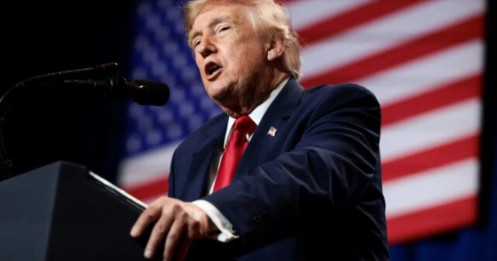 Ông Trump gia hạn miễn trừ để giữ dòng nhiên liệu chảy vào Mỹ
