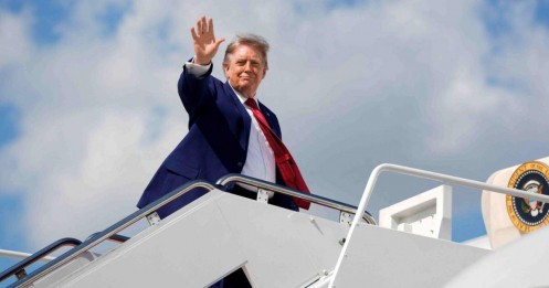 Air Force One thành “mồi nhử” bảo vệ Trump
