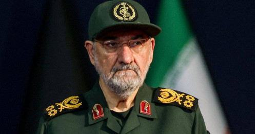 Iran giữ cửa Hormuz, dầu lại nóng