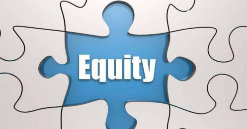 Giữ lại cổ phần (rollover equity) sau khi bán startup là gì?