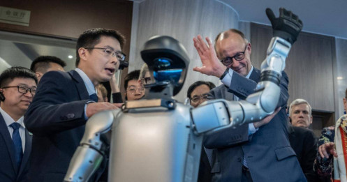 CEO hãng robot hình người hàng đầu Trung Quốc thành tỷ phú