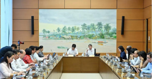 Thủ tướng nói rõ chuyện “chung cư có thời hạn”: Hết niên hạn không có nghĩa mất quyền sở hữu