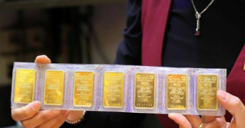 Vì sao giá vàng không lên nổi 15 triệu đồng dù thế giới vượt 4.500 USD?
