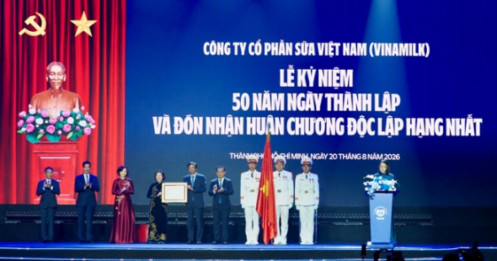 Vinamilk đón nhận Huân chương Độc lập hạng Nhất tại dấu mốc 50 năm