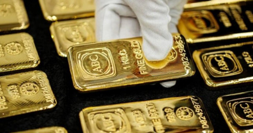 Tiếp đà thăng hoa, vàng thế giới vượt mốc 4,600 USD