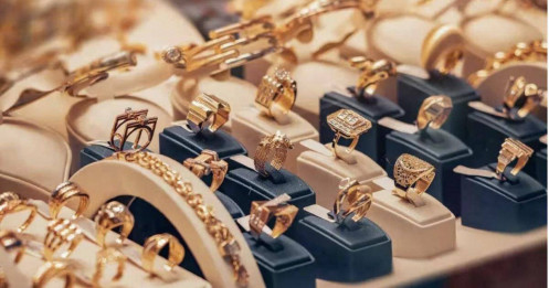 Vàng “quay xe” sau tín hiệu cứng rắn từ Fed, nhưng các chuyên gia chưa vội nói lời chia tay với xu hướng tăng