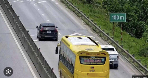 Chạy 100 km/h bám đuôi xe trước nhưng kêu khó giữ khoảng cách an toàn