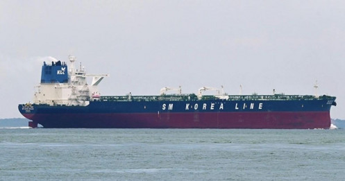 Hai siêu tàu chở dầu bị tấn công ở eo biển Hormuz
