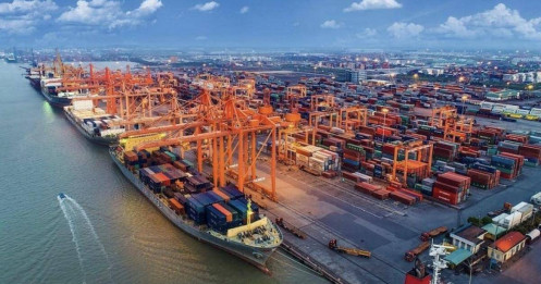 Cổ phiếu xuất khẩu tìm cơ hội giữa "sóng gió"