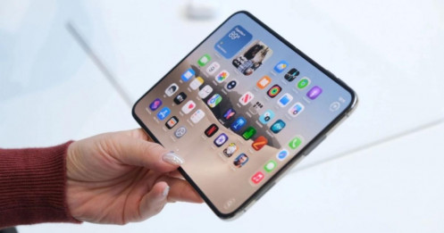 iPhone lần đầu có giá trăm triệu đồng tại Việt Nam