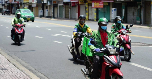 "Bão" tắt app phản đối Grab