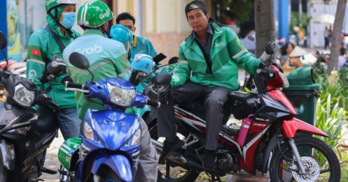 Thu nhập giảm, nhiều tài xế Grab rủ nhau 'tắt app'