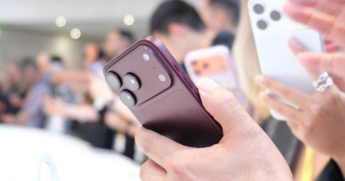 'Hơn 300 tỷ đồng đặt cọc dù iPhone 18 Pro không đột phá'