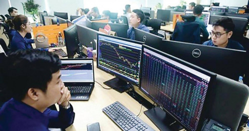 Công ty chứng khoán tăng tốc “ôm” trái phiếu