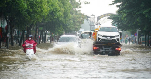 Sở Xây dựng Hà Nội: Ngập diện rộng do mưa lớn trên 400 mm