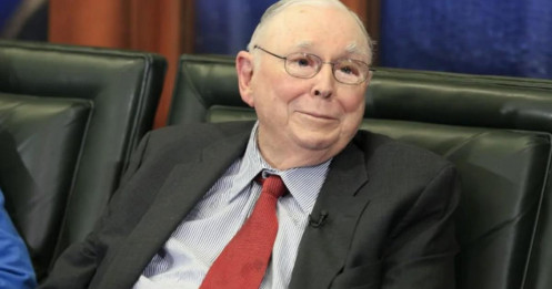 Bài học vượt bão tài chính từ Charlie Munger: "Bạn có thể khóc, nhưng không được bỏ cuộc"