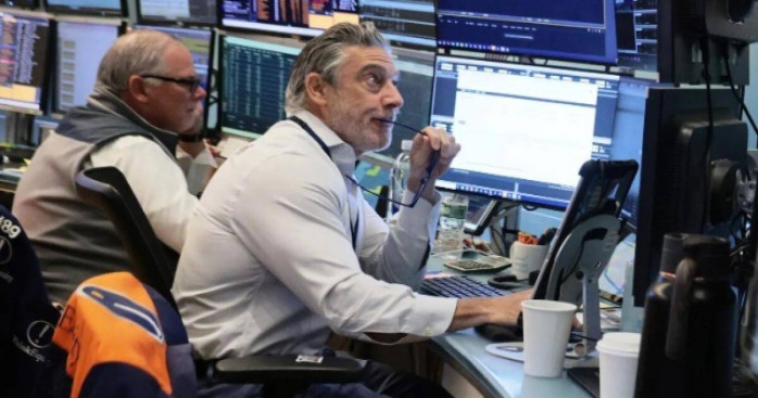 Dow Jones "mất nhịp" trước áp lực lãi suất