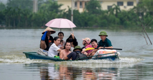 Lũ sông rút chậm, còn hơn 5.000 nhà ngập