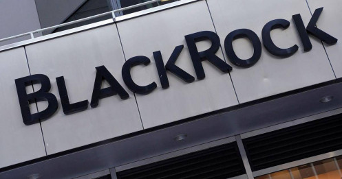 Gã khổng lồ BlackRock "xả tiền" gom hàng trăm tấn vàng bạc chỉ trong 24 giờ
