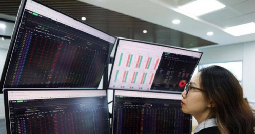 VN-Index lấy lại 1.800 điểm nhưng.....thiếu tiền