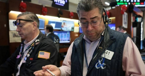 Dow Jones tăng gần 500 điểm