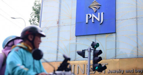 PNJ "rơi" về đáy 6 năm