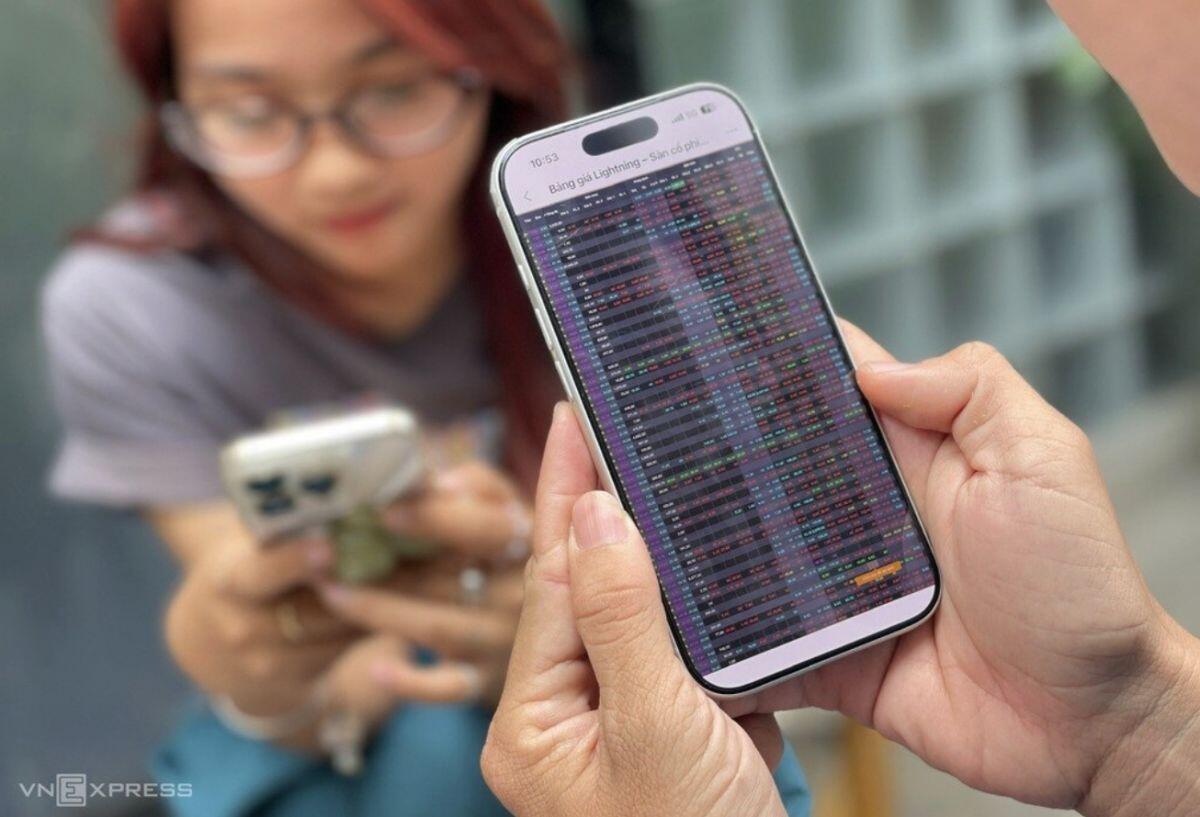 Khi nào khối ngoại ngừng rút vốn khỏi chứng khoán Việt Nam?