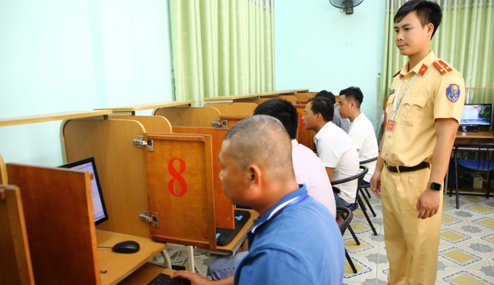 Từ 1/7 bằng lái xe hết hạn dưới 30 ngày không phải thi lại lý thuyết