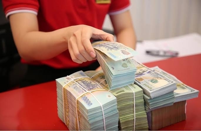 "Cơn khát" VND "bủa vây" hệ thống ngân hàng