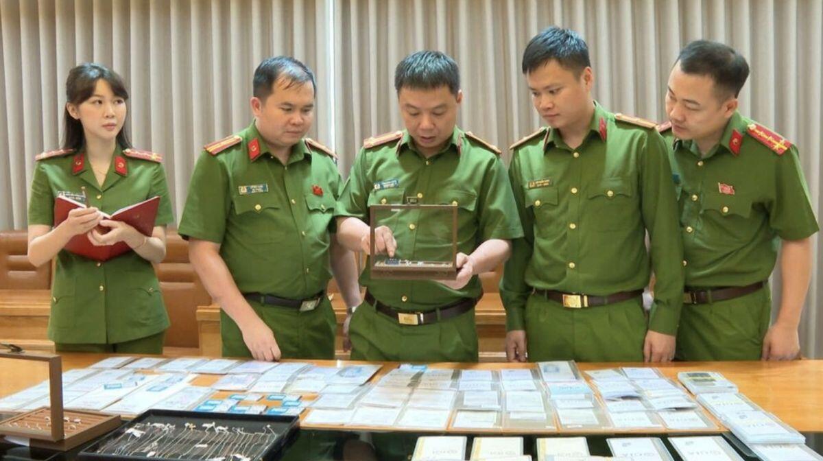 Đường dây buôn lậu 28.000 viên kim cương bị lật tẩy từ các phiên livestream bán hàng