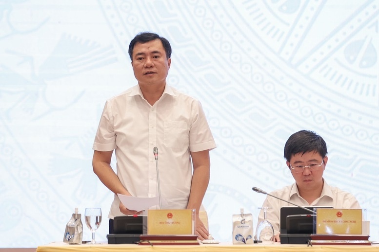 Xăng giảm, vì sao hàng hóa chưa hạ nhiệt?