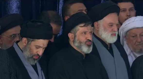 Ba con trai dự tang lễ, Mojtaba Khamenei vẫn "biệt tăm"