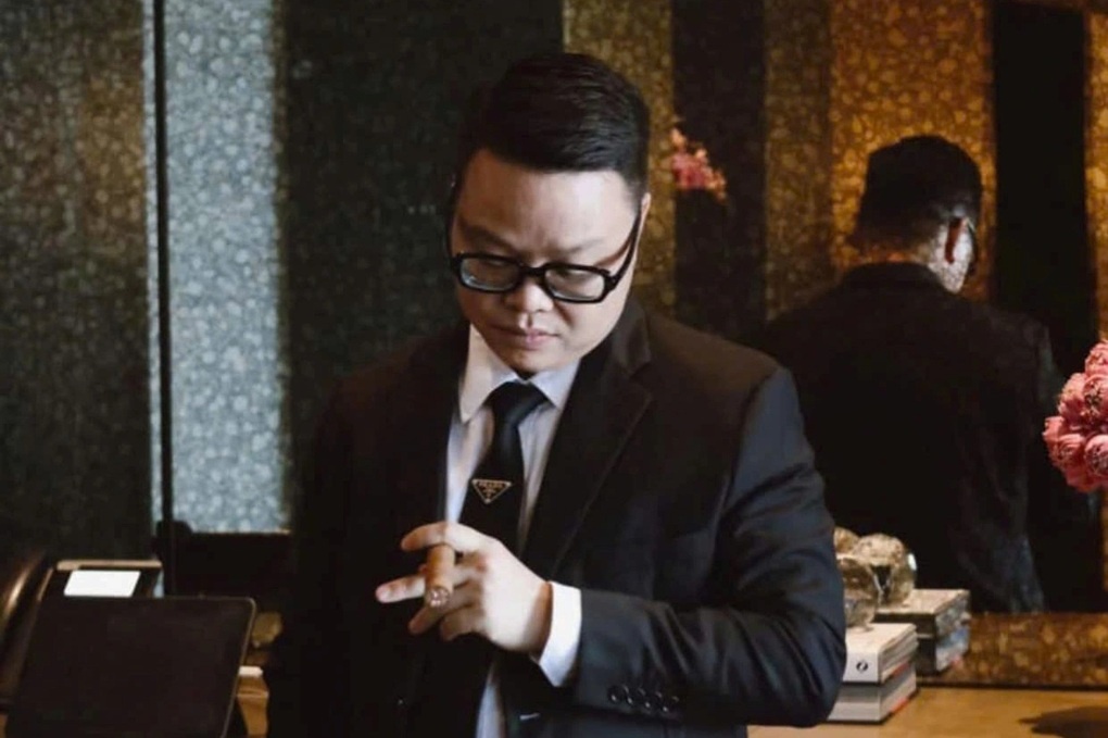 Cảnh sát thu giữ gì trong két sắt của Mr Hunter?