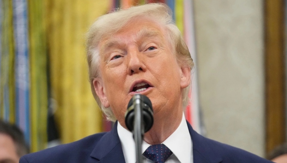 Ông Trump nguy cơ khuấy 'bão chính trị' vì tấm thẻ đỏ của Balogun